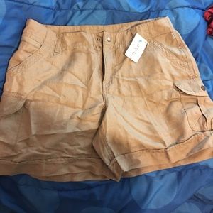 LL Bean ladies shorts light olive 12